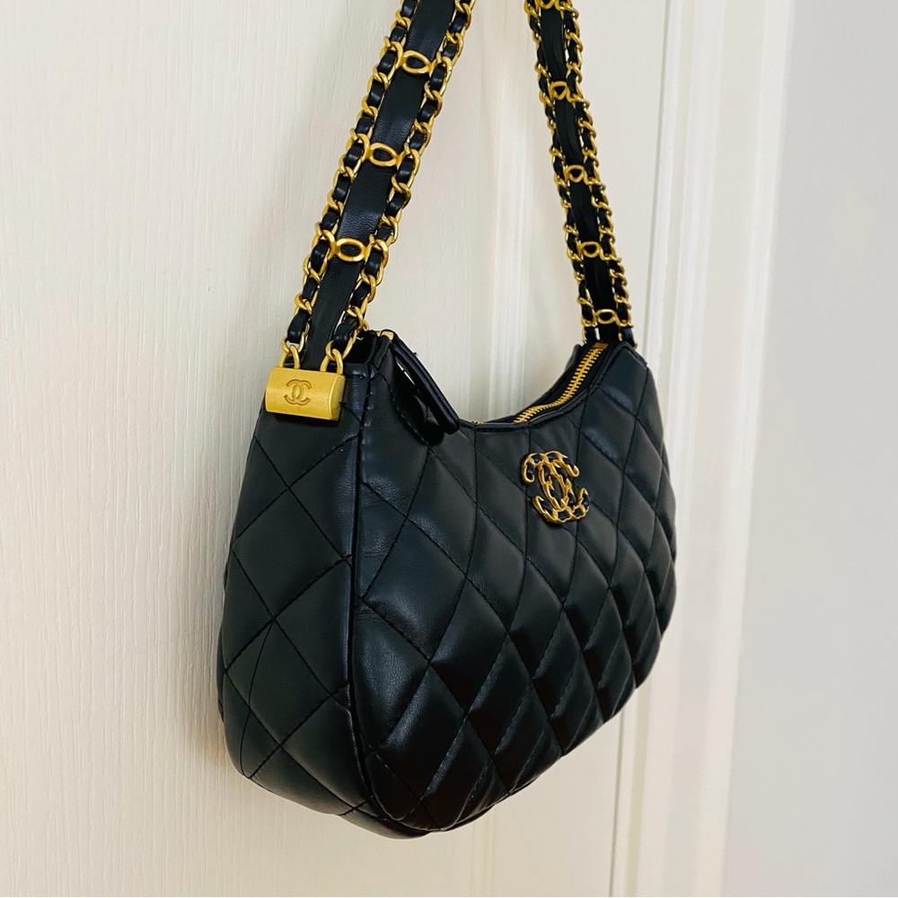 New in Box Chanel Makeup GWP Black Quilted Faux Leather 19 Hobo Shoulder Bag - Picture 3 of 15